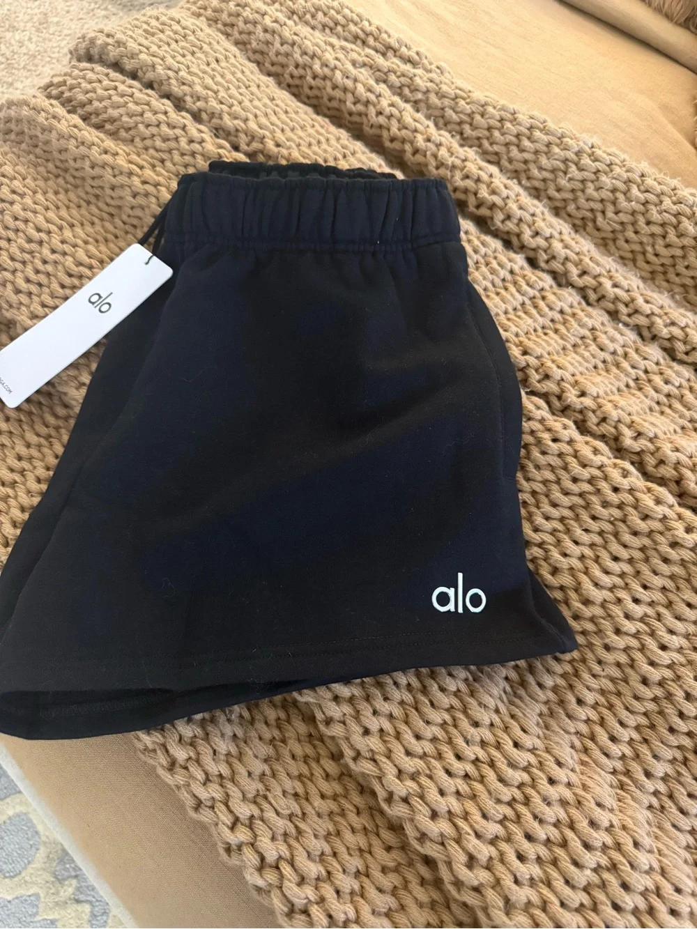 ALO Yoga Black Accolade Short with Elastic Waist